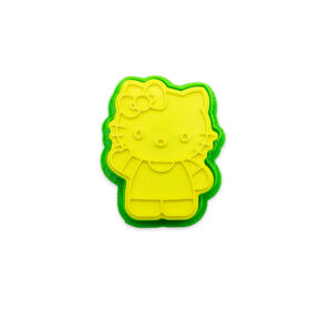 مهر و کاتر کیتی ایستاده