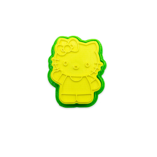 مهر و کاتر کیتی ایستاده