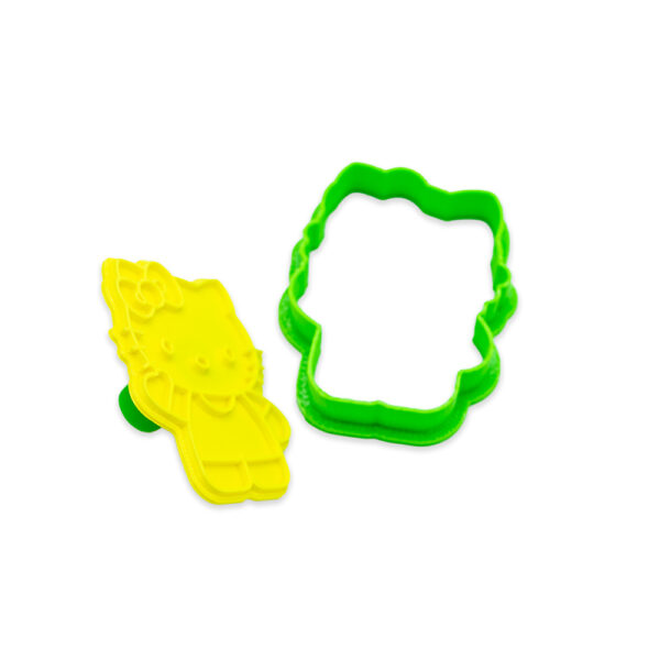 مهر و کاتر کیتی ایستاده