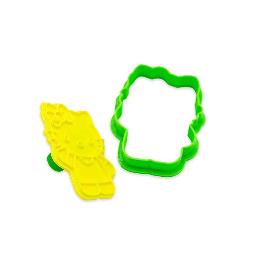 مهر و کاتر کیتی ایستاده