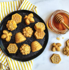 قالب شیرینی کوچک طرح زنبور Nordic Ware – Busy Bee Bitelet