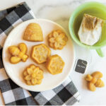 قالب شیرینی کوچک طرح زنبور Nordic Ware – مدل Busy Bee Bitelet - Image 4