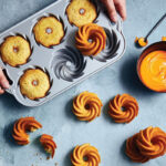 قالب کیک طرح Heritage برند Nordic Ware - Image 4