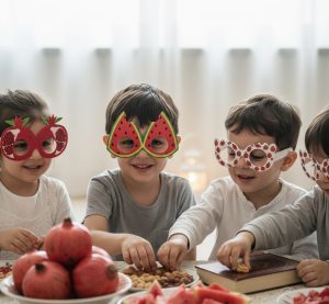 عینک مقوایی تم یلدا طرح انار و هندوانه