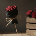 خرید گل رز مصنوعی قرمز پارچه‌ ای | گل پارچه ای تزئین کیک و دکور جشن